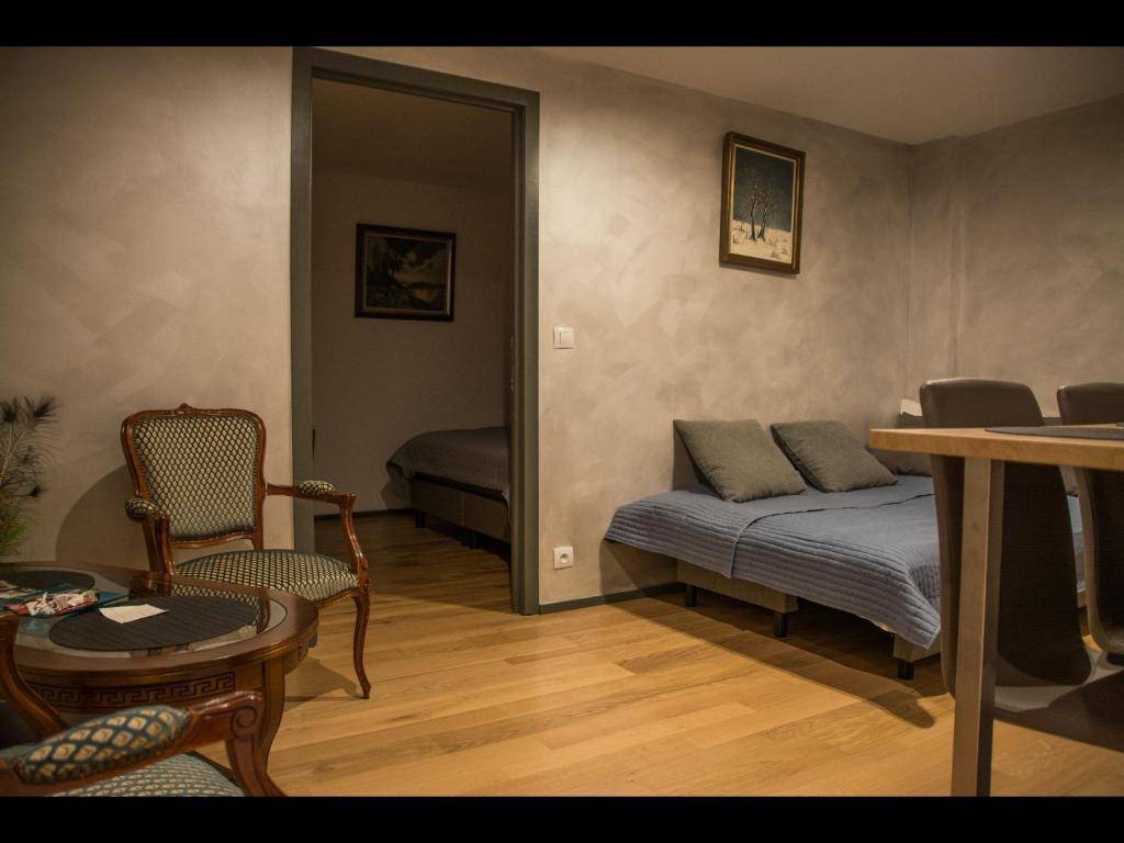 Salon + canapé-lit du Studio 2 à 4 personnes hôtel Au Manoir des Vallées
